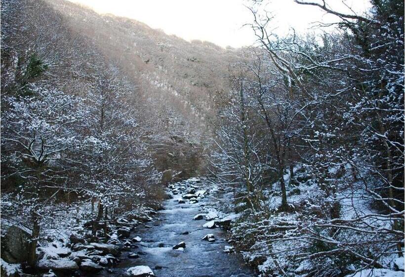 بنسيون Riverside Cottage B&b
