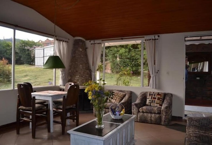 هاستل Miravalle Suites