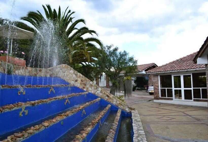 هاستل Miravalle Suites