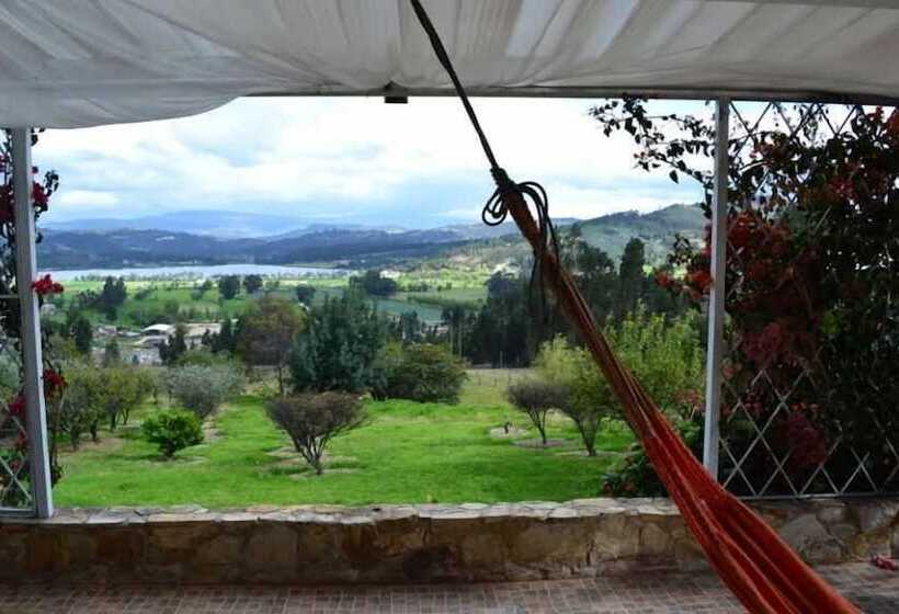 هاستل Miravalle Suites