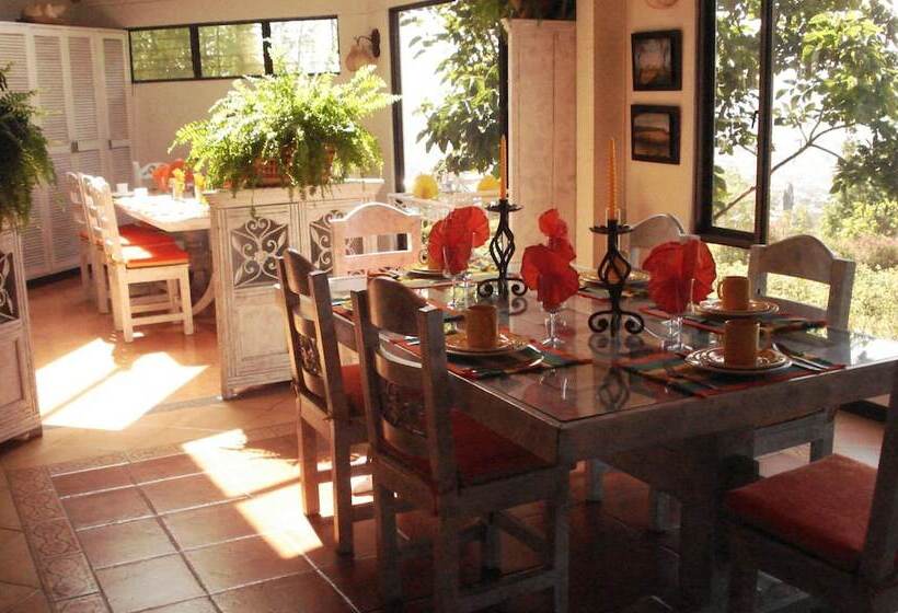 هاستل Miravalle Suites