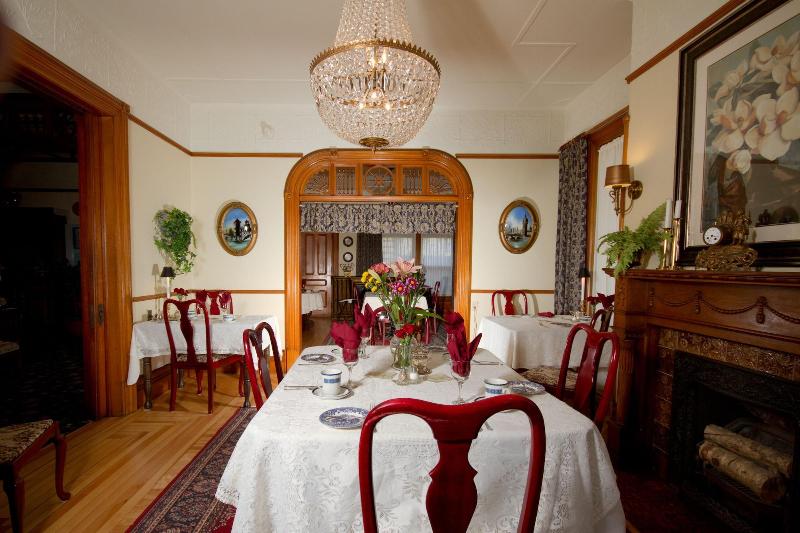 הוסטל Victoria's Historic Inn
