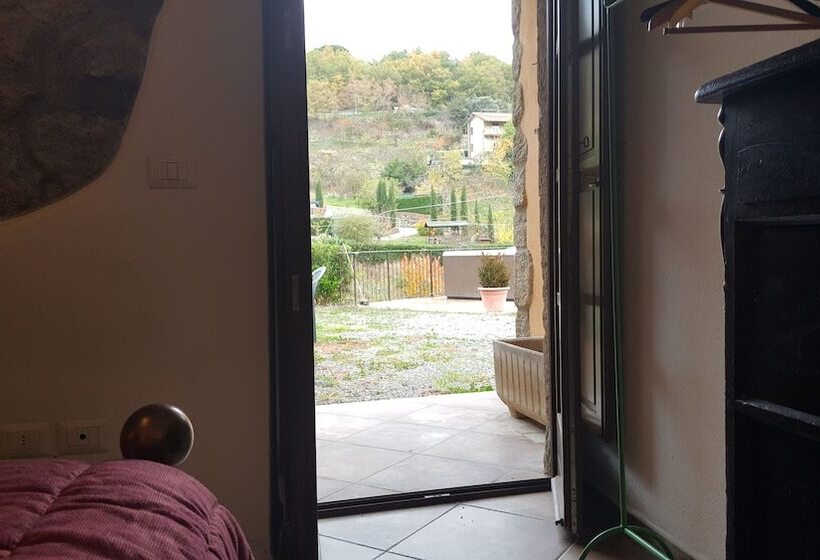 فندق Agriturismo Castello Delle Fornaci   Private Jacuzzi