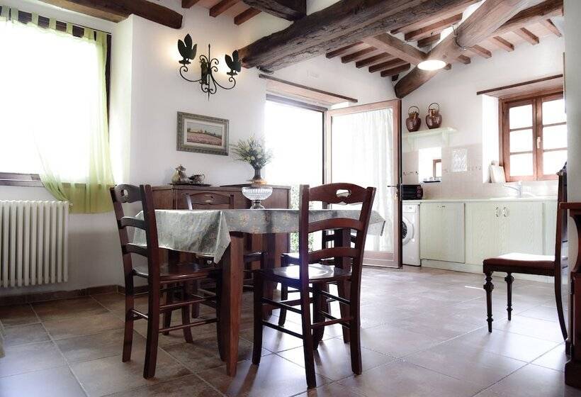 فندق Agriturismo Castello Delle Fornaci   Private Jacuzzi