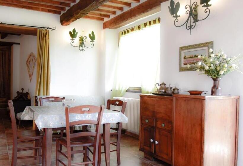 فندق Agriturismo Castello Delle Fornaci   Private Jacuzzi