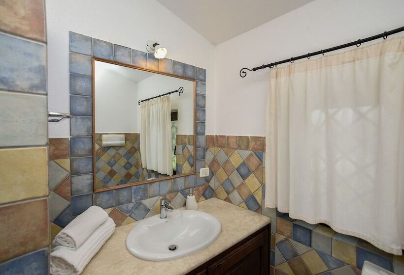 בית מלון כפרי Agriturismo Guthiddai