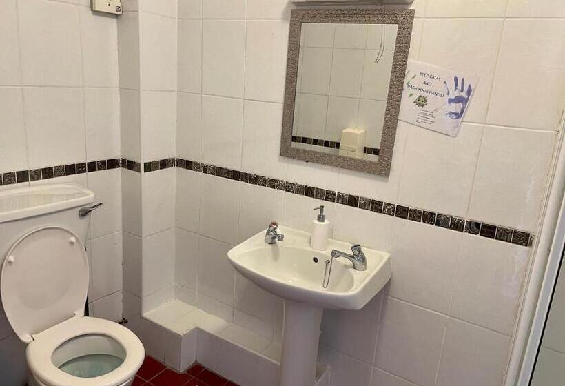 بنسيون An Stór Townhouse