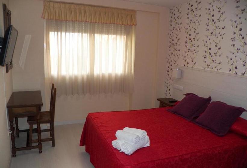 بنسيون Hostal San Roque