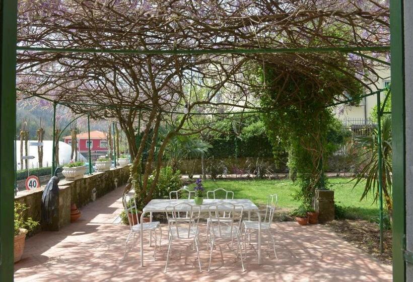 بنسيون Villa Lucchesi