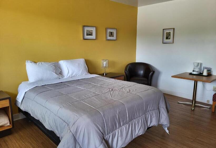 فندق صغير Sherbrooke Village Inn