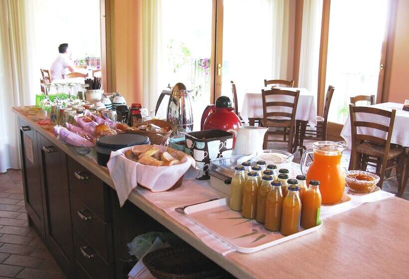 هتل La Casa Vecchia