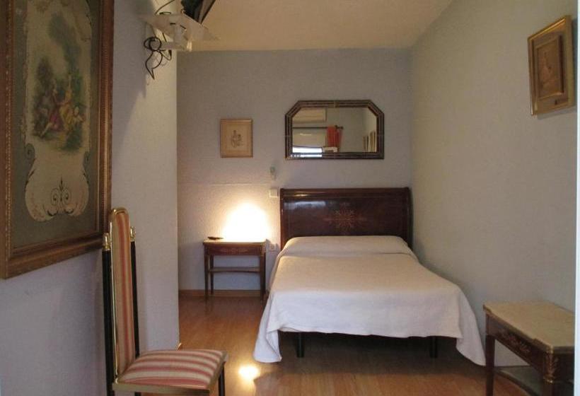 بنسيون Hostal Pradillo