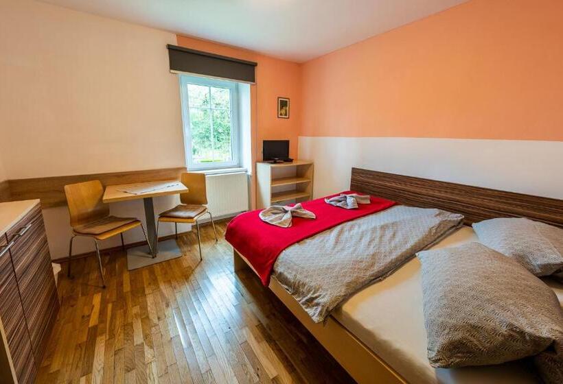 پانسیون Penzion 103