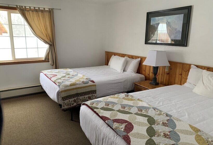 הוסטל Swiss Alaska Inn