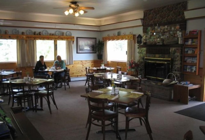 הוסטל Swiss Alaska Inn