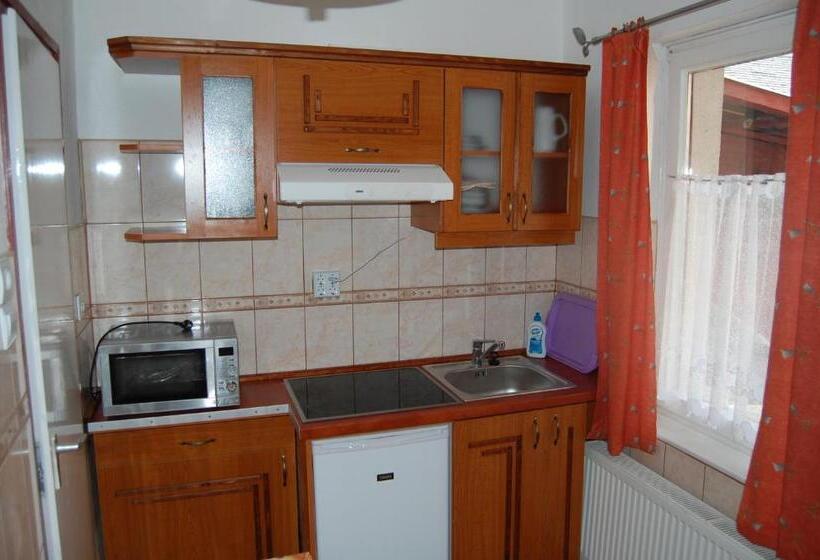 بنسيون Zách Klára Utcai Apartman
