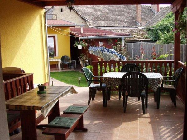 بنسيون Zách Klára Utcai Apartman