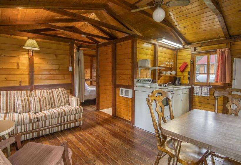 호스텔 Timbers Resort