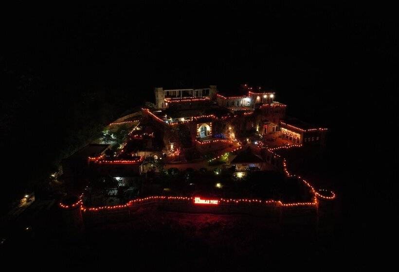 فندق Fort Dadhikar, Alwar