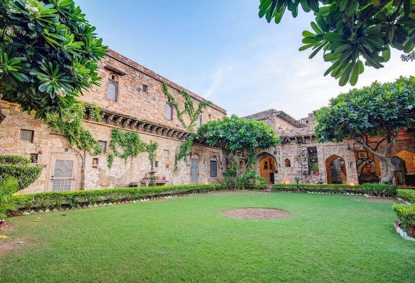 فندق Fort Dadhikar, Alwar
