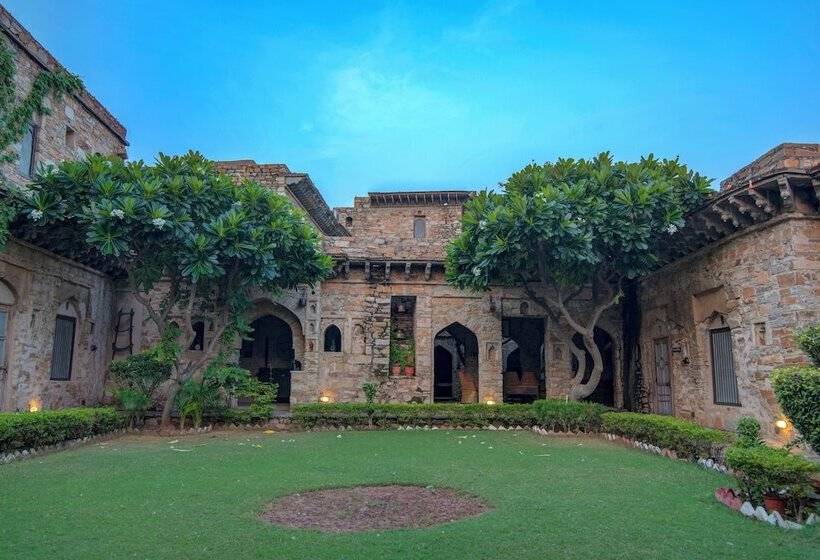 فندق Fort Dadhikar, Alwar