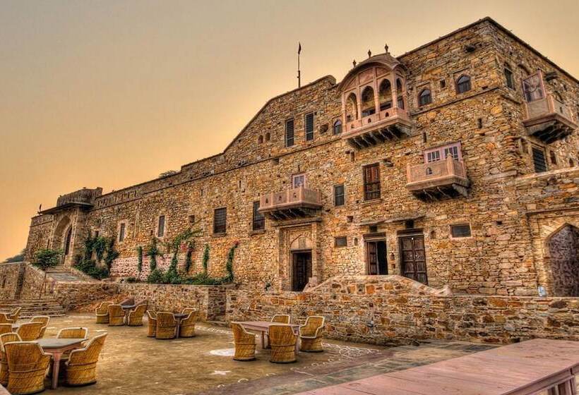فندق Fort Dadhikar, Alwar