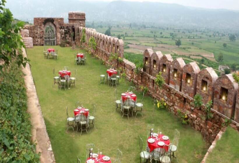 فندق Fort Dadhikar, Alwar