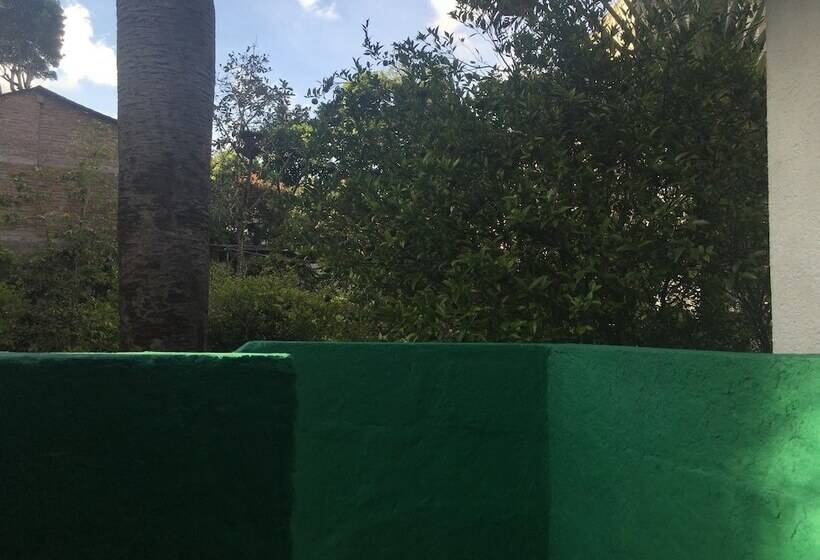 پانسیون La Petite Auberge   Hostel