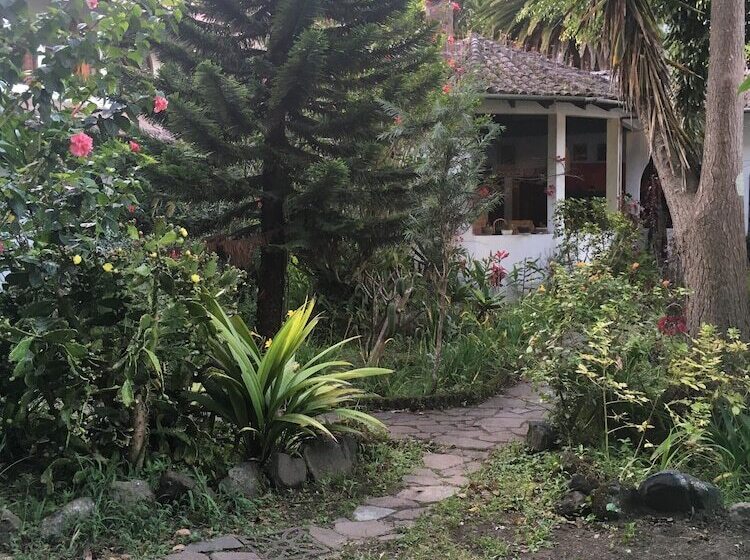 پانسیون La Petite Auberge   Hostel