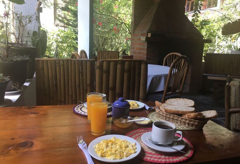 پانسیون La Petite Auberge   Hostel