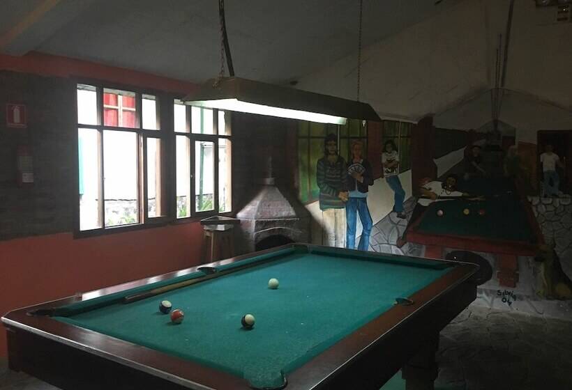 پانسیون La Petite Auberge   Hostel