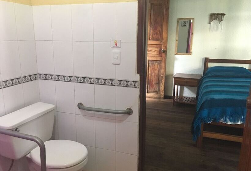 پانسیون La Petite Auberge   Hostel