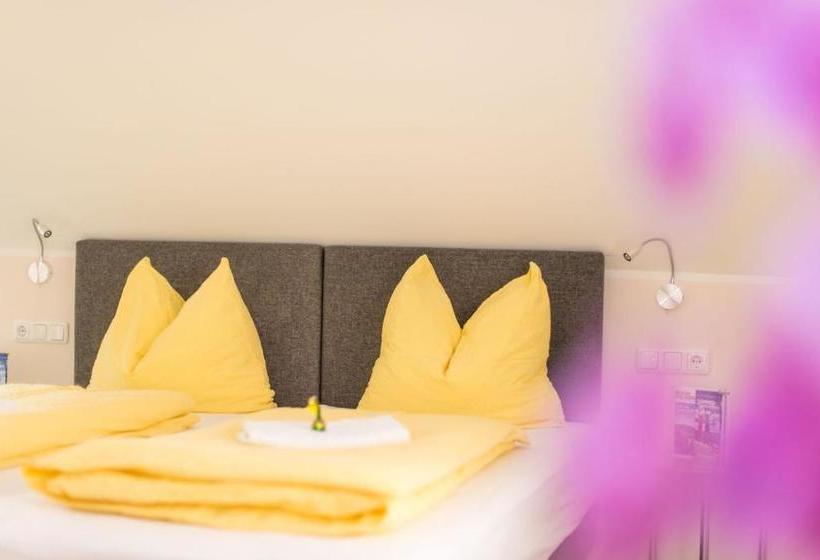 ベッドアンドブレックファースト Ferienwohnungen Und Zimmer Yassi