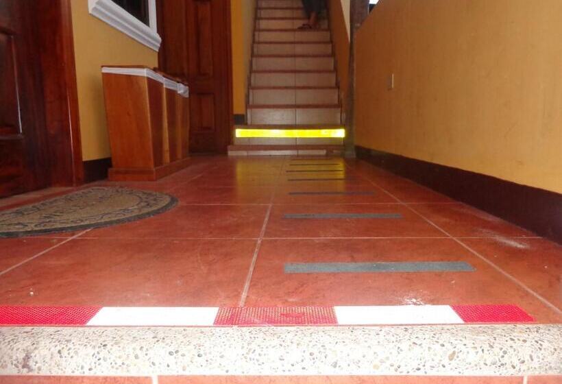 پانسیون Hostal Casa Cascada