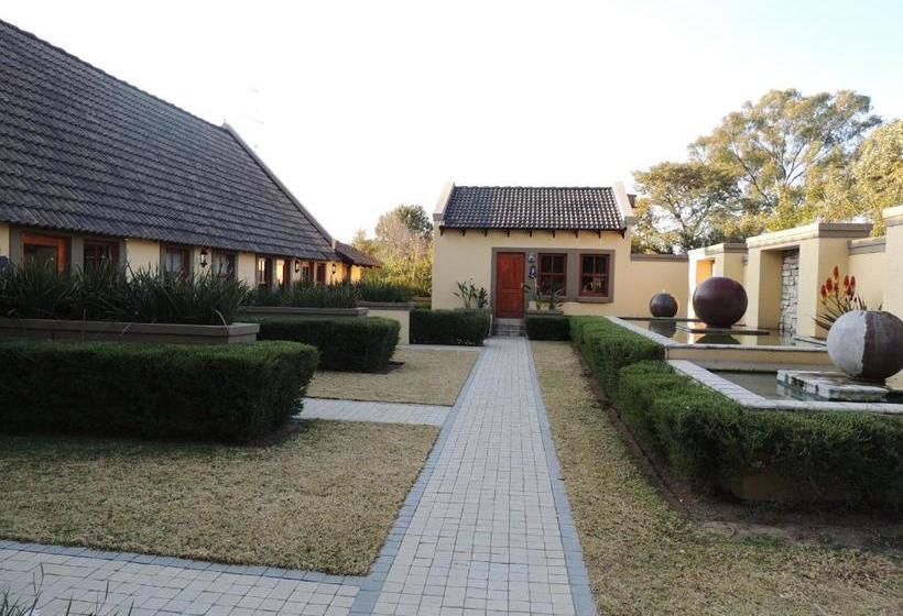 פנסיון Strawberry Fields Country Manor Guest House