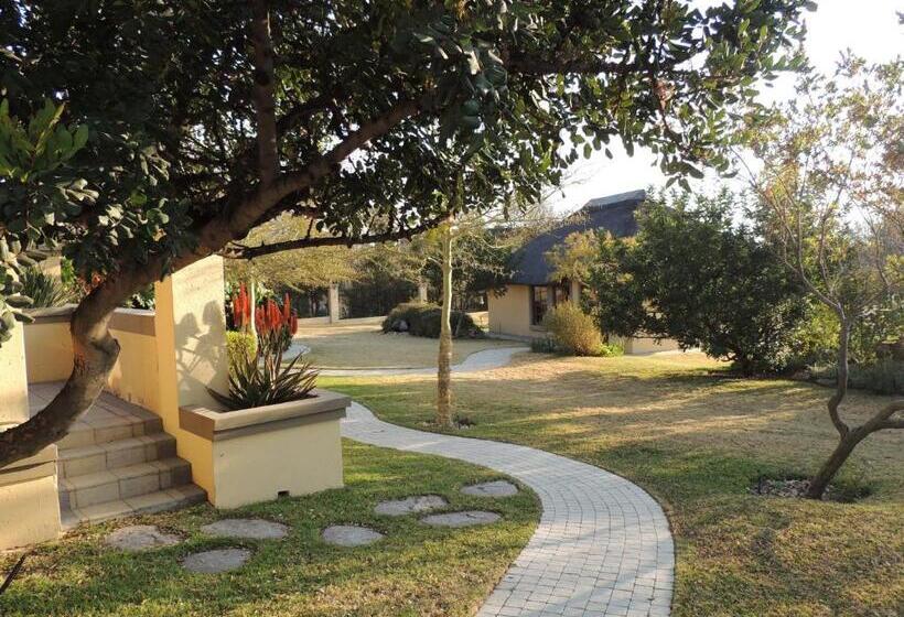 פנסיון Strawberry Fields Country Manor Guest House