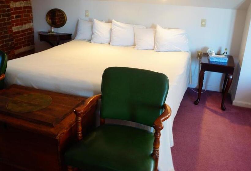 旅馆 Harbor Haus Inn & Suites