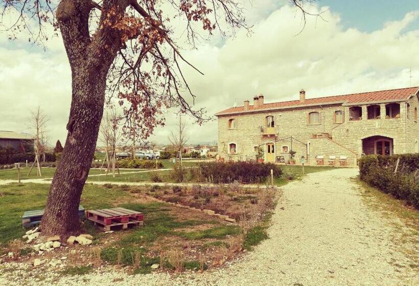 هتل Masseria Fontana Dei Fieri