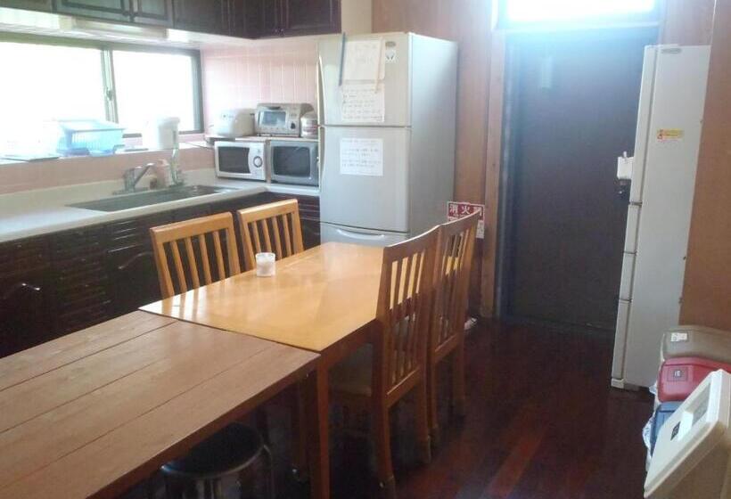 بنسيون Kerama Backpackers