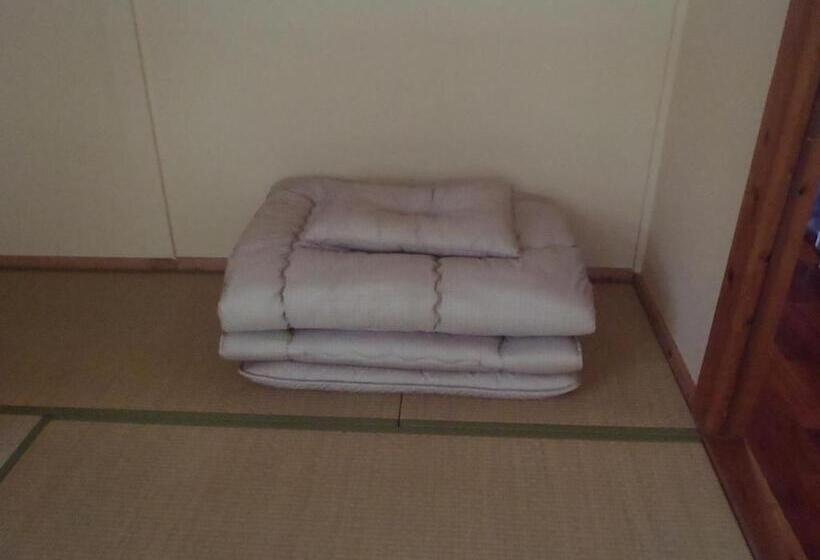 بنسيون Kerama Backpackers