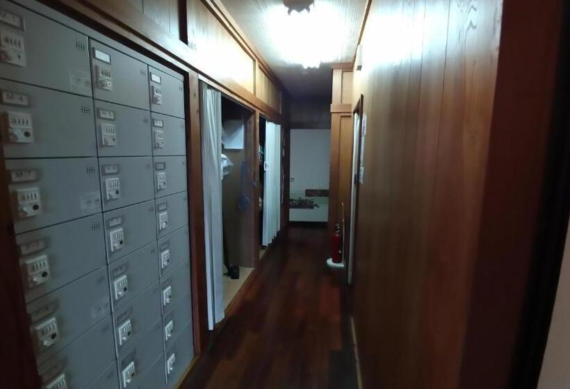 بنسيون Kerama Backpackers