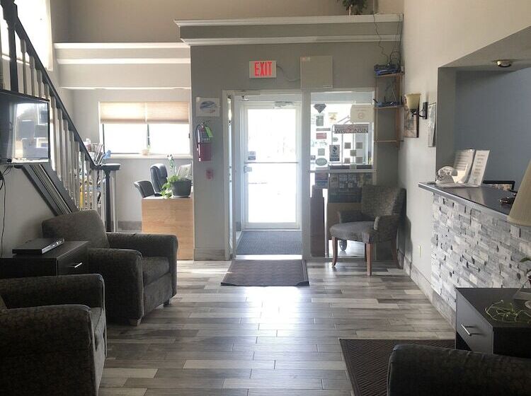 فندق صغير Adams Inn And Suites