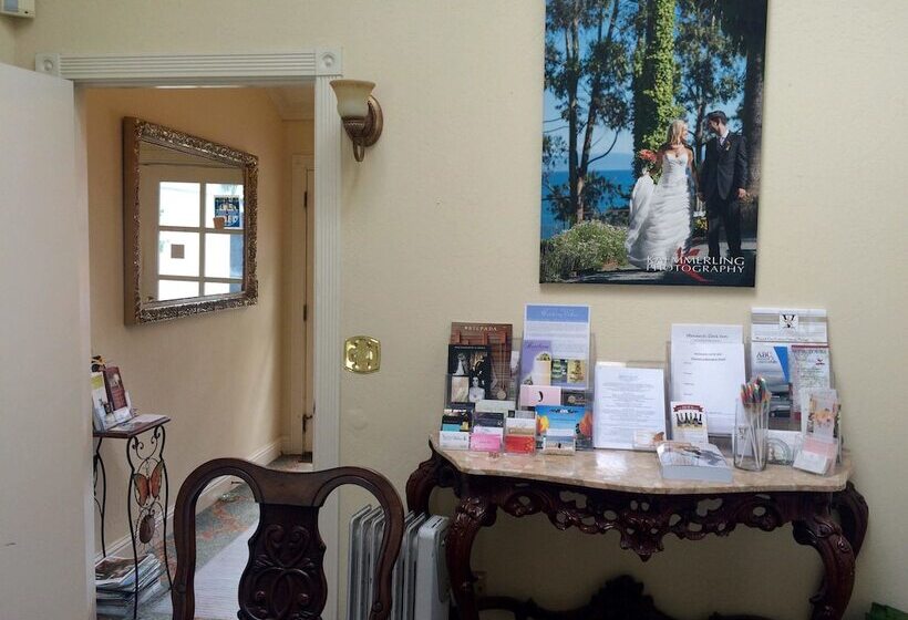 فندق صغير Monarch Cove Inn