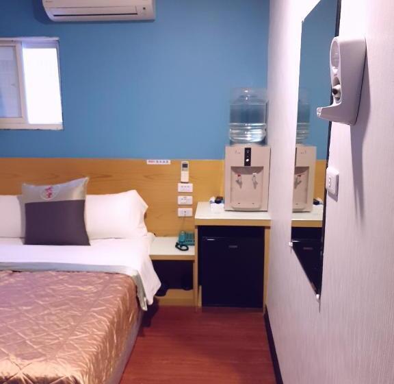 هاستل Yung Feng