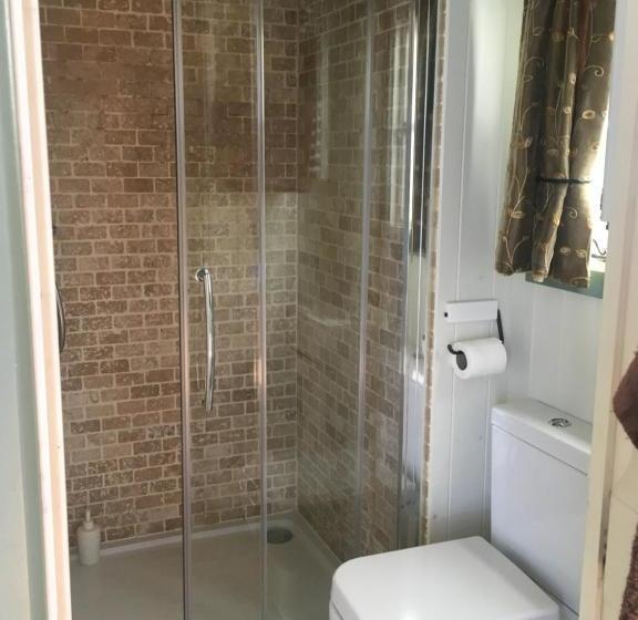 בית מלון כפרי Posh Huts Farmstay