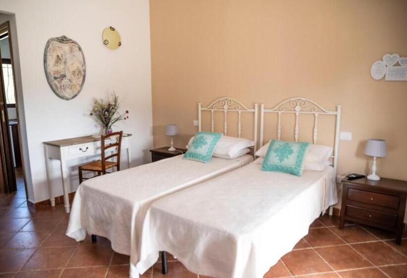 ホテル Agriturismo Sa Mendhula