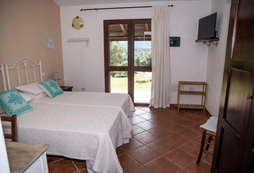 ホテル Agriturismo Sa Mendhula