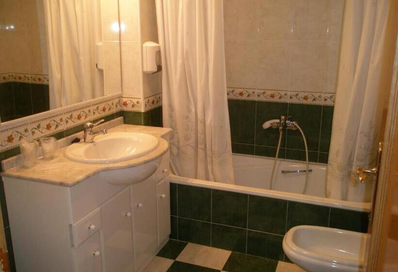بنسيون Hostal Los Rosales
