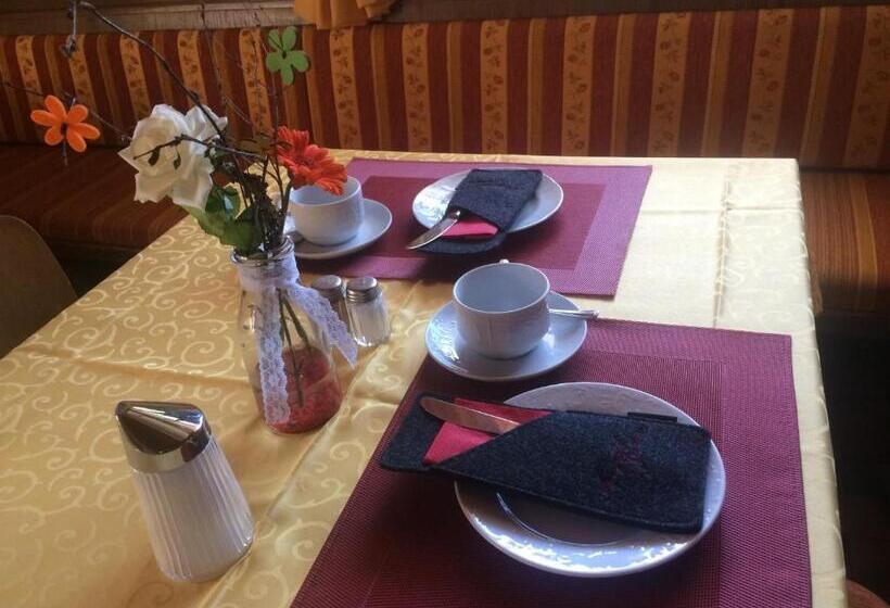 ユースホステル Alpengasthof Grobbauer