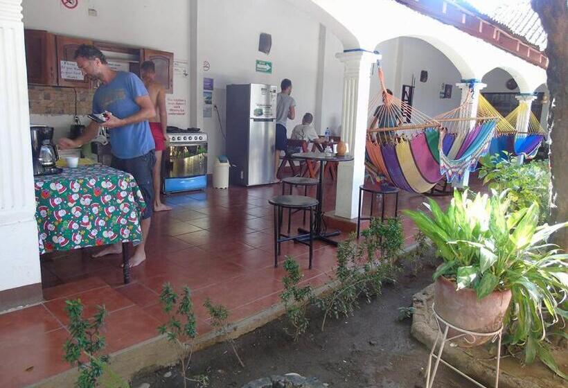 پانسیون Hostal El Jardin